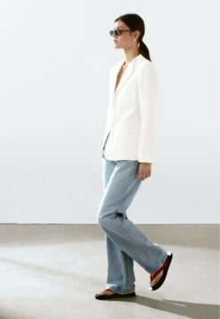 Massimo Dutti BUTTONED LAPEL COLLAR - Blazer - WHITE 15 Massimo Dutti BUTTONED LAPEL COLLAR - Blazer - WHITE -Massimo Dutti Shop 1c2a089a96b64c83a3958e9c946a1092