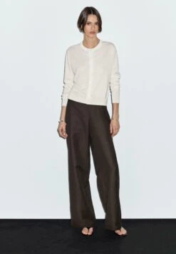 Massimo Dutti BUTTONED WITH CREW NECK - Cardigan - Beige 19 Massimo Dutti BUTTONED WITH CREW NECK - Cardigan - Beige -Massimo Dutti Shop 1ce37bd9f0ad4f88a524b26bc6d9f97e