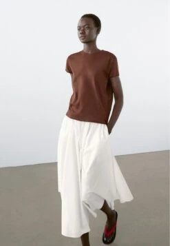 Massimo Dutti FLOWING SHORT SLEEVE WITH CREW NECK - Basic T-shirt - Brown -Massimo Dutti Shop 1d88263e2424408f89d93f409e07b5a0