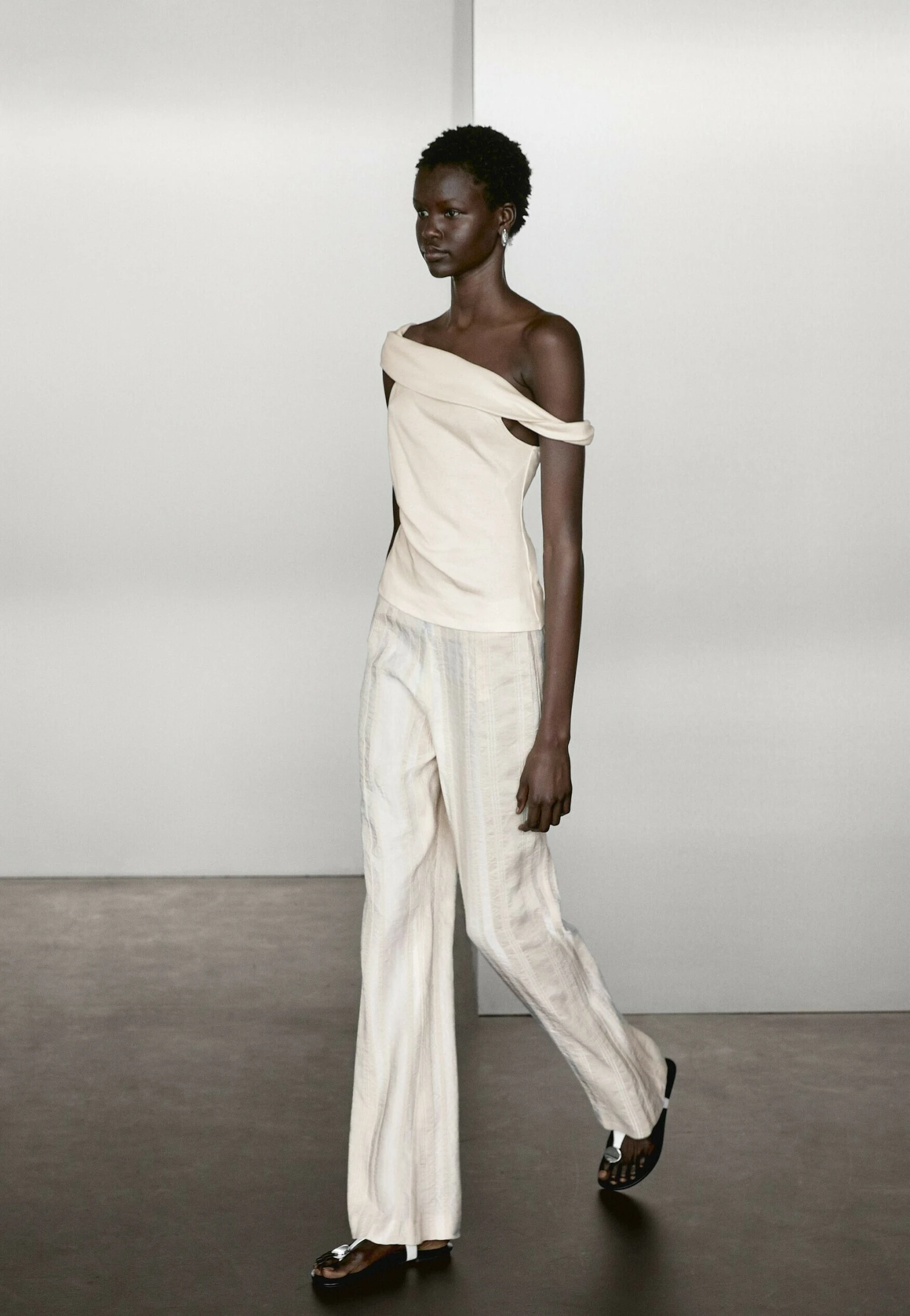 Massimo Dutti DRAPED STRAPLESS NECKLINE - Top - White 6 Massimo Dutti DRAPED STRAPLESS NECKLINE - Top - White - Image 4