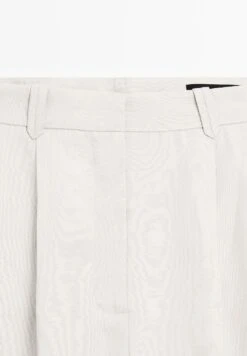 Massimo Dutti PLEATED BERMUDA - Shorts - Light Grey -Massimo Dutti Shop 1ded335f5c2045e2821e01e68d43127e