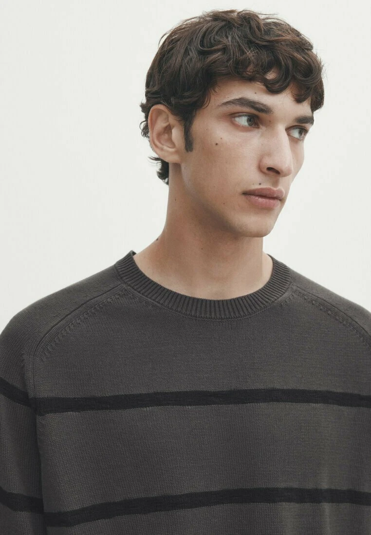 Massimo Dutti Colour Block Crew Neck- Jumper - Dark Grey 5 Massimo Dutti Colour Block Crew Neck- Jumper - Dark Grey - Image 3