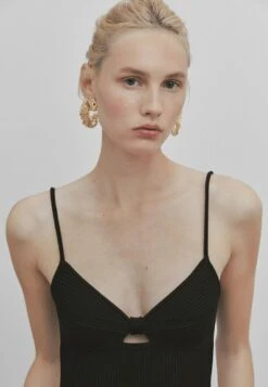 Massimo Dutti Studio - Cut-Out Crop - Top - Black 15 Massimo Dutti Studio - Cut-Out Crop - Top - Black -Massimo Dutti Shop 1e208ed16ee6466ca1a87b46603ef58d