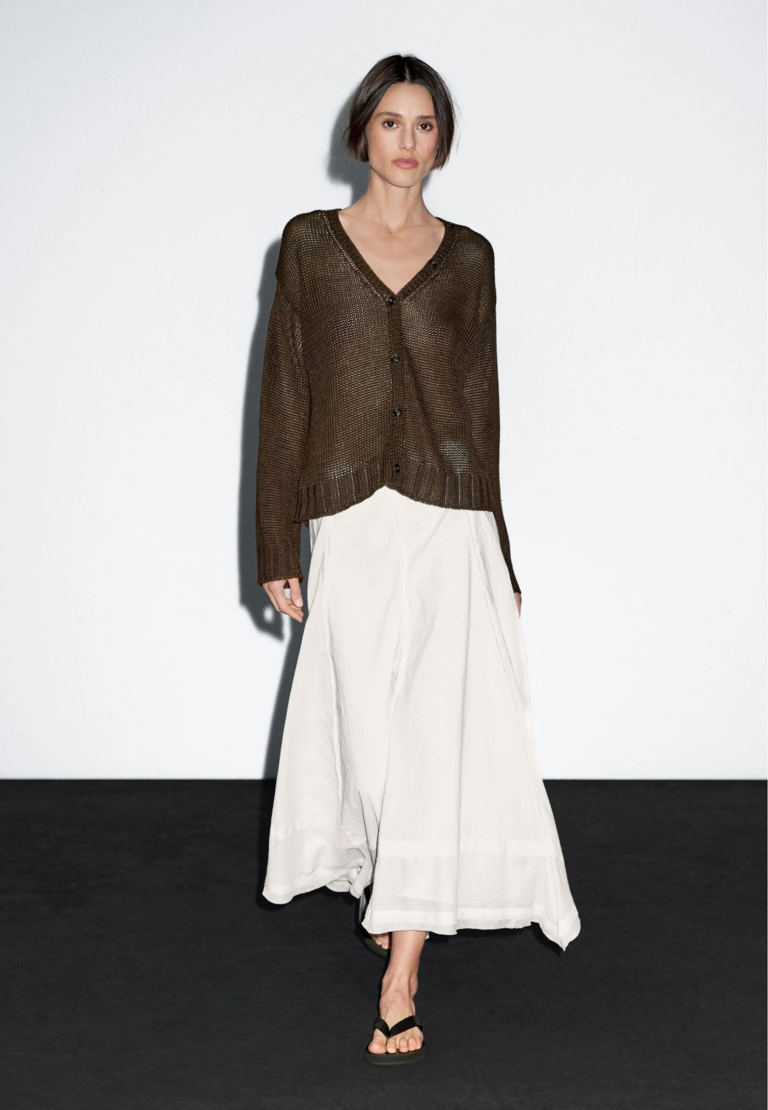 Massimo Dutti BUTTONED V-NECK WITH LONG SLEEVES - Cardigan - Brown 4 Massimo Dutti BUTTONED V-NECK WITH LONG SLEEVES - Cardigan - Brown - Image 2