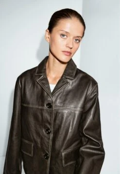 Massimo Dutti WITH LAPEL COLLAR - Leather Jacket - Mottled Dark Green 14 Massimo Dutti WITH LAPEL COLLAR - Leather Jacket - Mottled Dark Green -Massimo Dutti Shop 201a94adf99b44d4811f037fb6acc09a