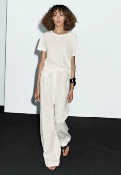 Massimo Dutti LIGHTWEIGHT SHORT SLEEVE - Basic T-shirt - White -Massimo Dutti Shop 216c05b83ca946409f24ecabb7b6b2cf