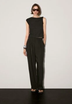 Massimo Dutti ASYMMETRIC WITH KNOT DETAIL - Top - Black -Massimo Dutti Shop 216d19c293cc4061a490a73e0841e5e0