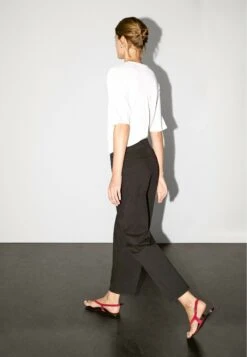 Massimo Dutti STRAIGHT-LEG CROPPED - Trousers - Brown 14 Massimo Dutti STRAIGHT-LEG CROPPED - Trousers - Brown -Massimo Dutti Shop 21c5cb83320c419f938fa4c0f1a5b099