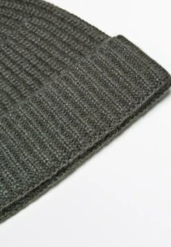 Massimo Dutti Beanie - Light Grey -Massimo Dutti Shop 2232d3aa7dba471e9aa1d98a7ff3eb02