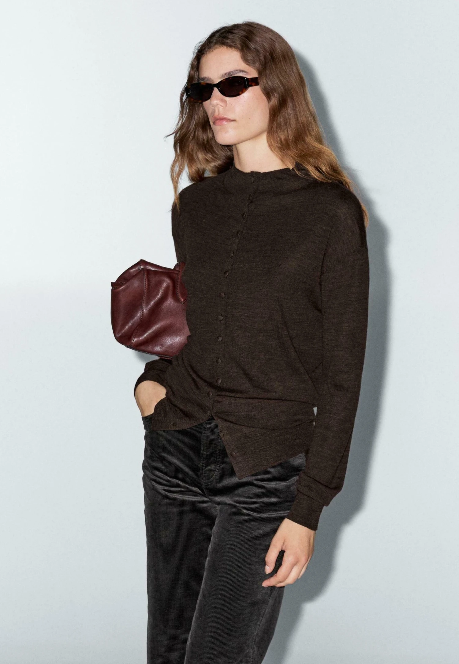 Massimo Dutti MOCK TURTLENECK WITH COVERED BUTTONS - Cardigan - Dark Brown 3 Massimo Dutti MOCK TURTLENECK WITH COVERED BUTTONS - Cardigan - Dark Brown