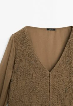 Massimo Dutti TEXTURED GARMENT WITH RUFFLES - Blouse - Khaki 17 Massimo Dutti TEXTURED GARMENT WITH RUFFLES - Blouse - Khaki -Massimo Dutti Shop 2354e46f6efc472986745d8a3a3c72dc