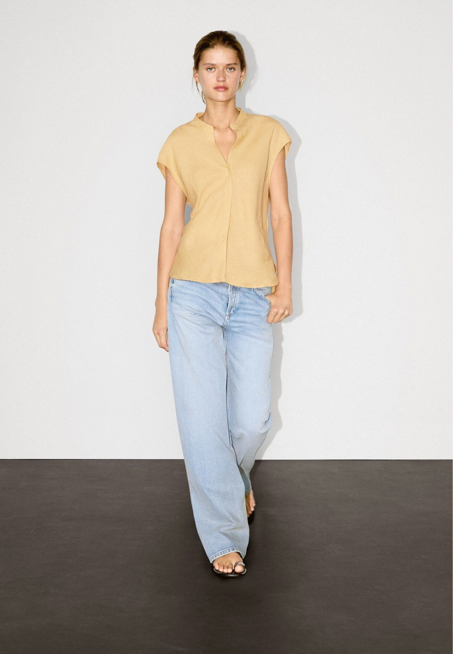 Massimo Dutti FLOWING OPEN NECK - Blouse - Beige 4 Massimo Dutti FLOWING OPEN NECK - Blouse - Beige - Image 2