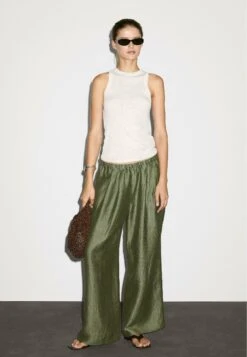 Massimo Dutti STRAIGHT FIT FLOWING - Trousers - Green