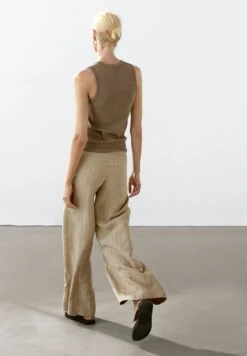 Massimo Dutti HEAVY WEIGHT RIBBED ROUND NECK - Basic T-shirt - Khaki 15 Massimo Dutti HEAVY WEIGHT RIBBED ROUND NECK - Basic T-shirt - Khaki -Massimo Dutti Shop 24376a8243ca42beb7a3669194ccefff