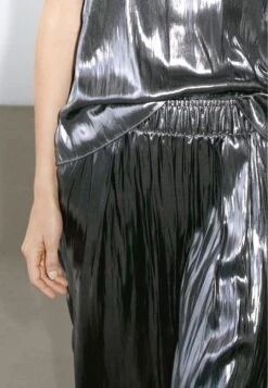 Massimo Dutti FLOWING METALLIC WITH GATHERED DETAIL - Trousers - Silver 11 Massimo Dutti FLOWING METALLIC WITH GATHERED DETAIL - Trousers - Silver -Massimo Dutti Shop 24b8d6c7d8cd4bda81d91f72a41821e2