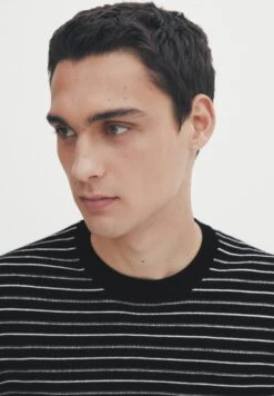 Massimo Dutti Short Sleeve With Irregular Stripes - Print T-Shirt - Dark Blue -Massimo Dutti Shop 250cd6d09e614cc685eea9f016ca5892