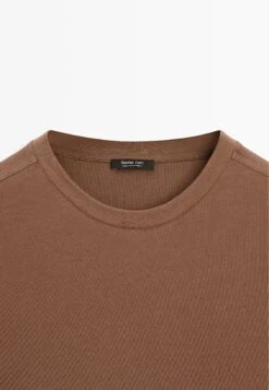 Massimo Dutti OVERSIZE WITH SEAM DETAIL - Basic T-shirt - Brown 19 Massimo Dutti OVERSIZE WITH SEAM DETAIL - Basic T-shirt - Brown -Massimo Dutti Shop 2517cc8bca504c42a67c24d2d7b77cd3