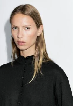 Massimo Dutti BUTTONED WITH MOCK TURTLENECK - Cardigan - Black -Massimo Dutti Shop 266744572022402f8437a9834a013b0d