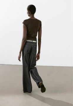 Massimo Dutti SHORT SLEEVE WITH TRIM DETAILS - Basic T-shirt - Dark Brown -Massimo Dutti Shop 2682b7f35ef64df4bda2960a7324ad44