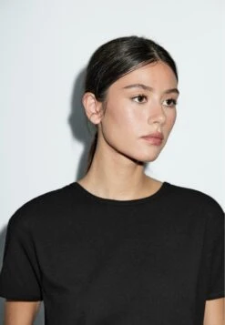 Massimo Dutti SHORT-SLEEVE WITH CREW NECK - Basic T-shirt - Black -Massimo Dutti Shop 26bf2cc8ad1e4607a55373a023dcc771