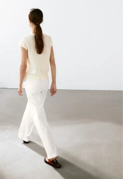 Massimo Dutti SHORT SLEEVE WITH ROUND NECK - Basic T-shirt - Yellow 15 Massimo Dutti SHORT SLEEVE WITH ROUND NECK - Basic T-shirt - Yellow -Massimo Dutti Shop 26d1e6909093491c8c607f3729ee8e9e