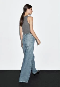 Massimo Dutti LIGHTWEIGHT HALTER NECK - Basic T-shirt - Dark Grey 14 Massimo Dutti LIGHTWEIGHT HALTER NECK - Basic T-shirt - Dark Grey -Massimo Dutti Shop 278b3ef7c4bb4afda4e844c7dfeea5a8