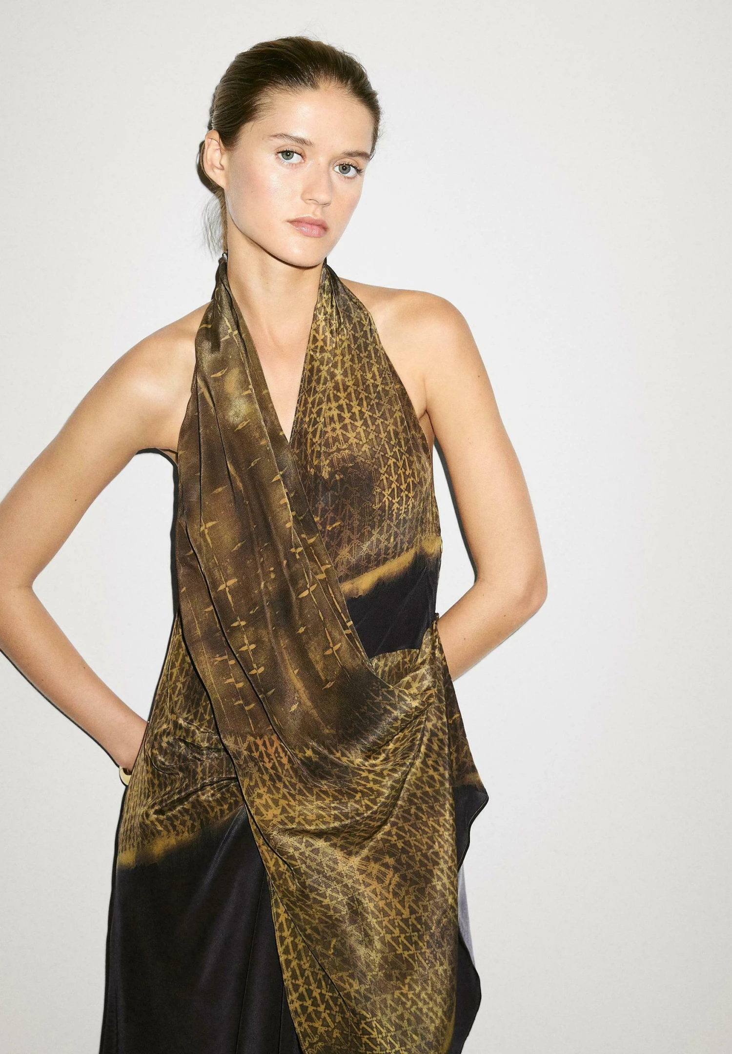 Massimo Dutti PRINTED HALTER-NECK MIDI - Maxi Dress - Mottled Green 5 Massimo Dutti PRINTED HALTER-NECK MIDI - Maxi Dress - Mottled Green - Image 3