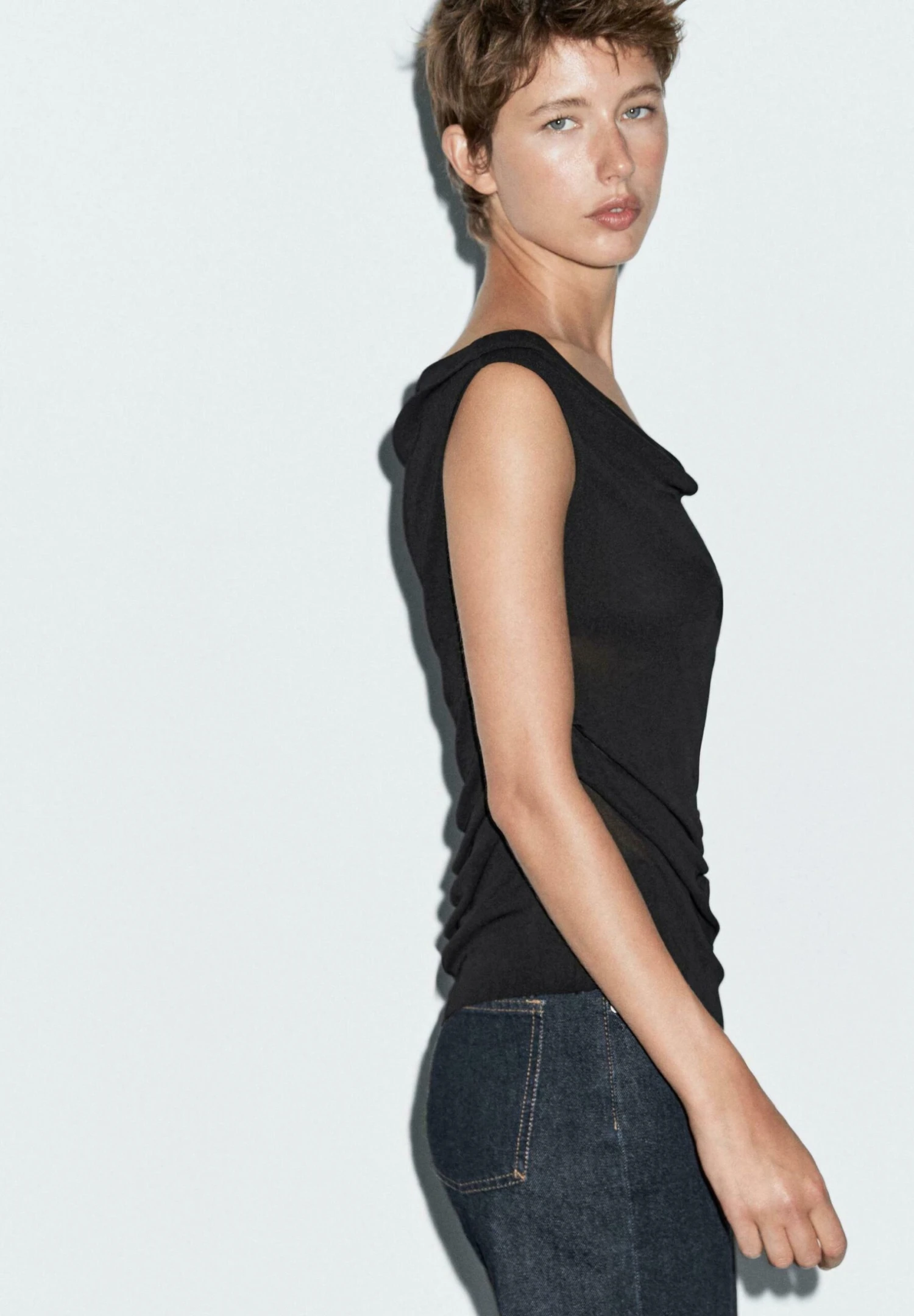 Massimo Dutti FLOWING DRAPED NECK - Top - Black 6 Massimo Dutti FLOWING DRAPED NECK - Top - Black - Image 4