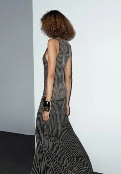 Massimo Dutti LONG PLEATED WITH CREW NECK - Maxi Dress - Black -Massimo Dutti Shop 2a0646625b45488e9a5c47ff2e205594