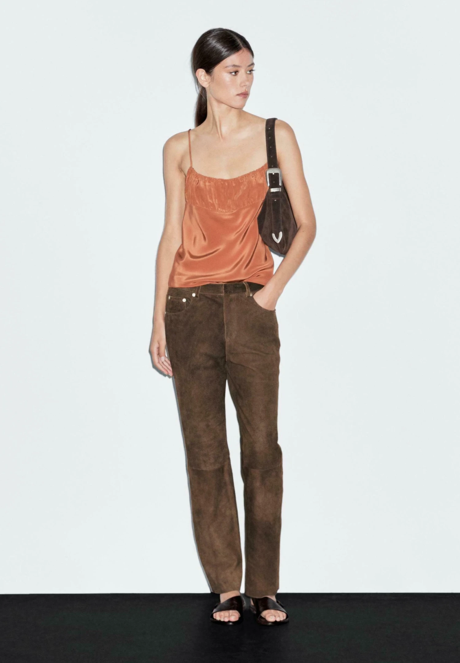Massimo Dutti SUEDE FINISH - Leather Trousers - Dark Brown 3 Massimo Dutti SUEDE FINISH - Leather Trousers - Dark Brown