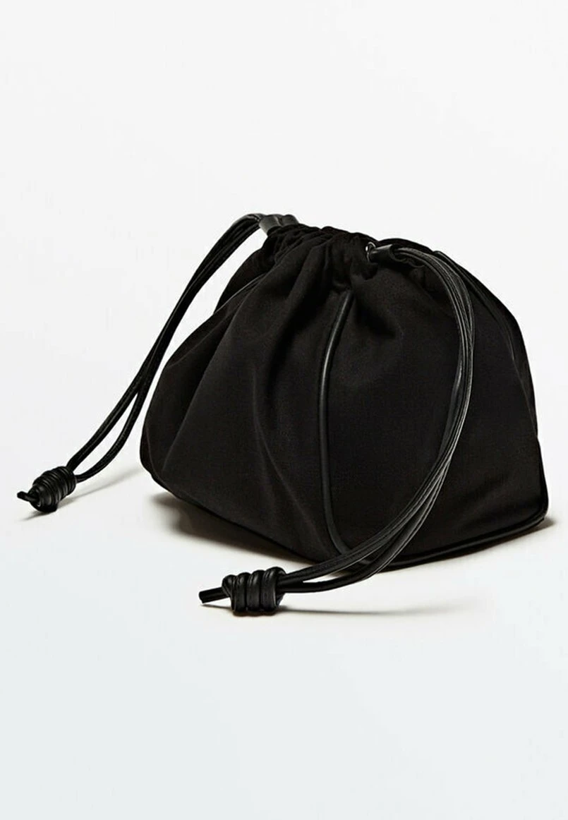 Massimo Dutti With Details - Wash Bag - Black 7 Massimo Dutti With Details - Wash Bag - Black - Image 5