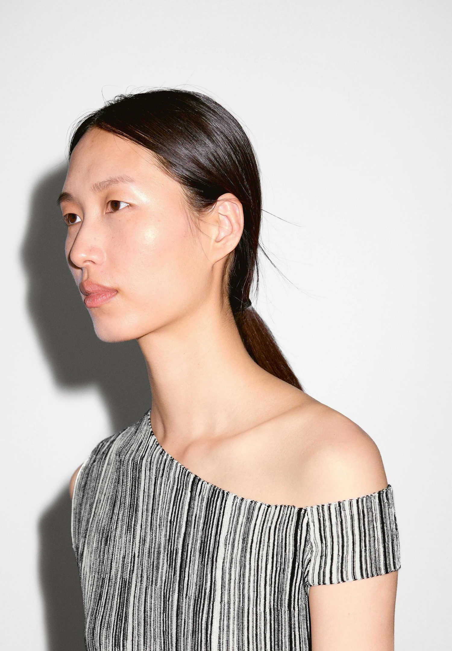 Massimo Dutti ASYMMETRIC NECK WITH STRIPED PRINT - Top - Black 6 Massimo Dutti ASYMMETRIC NECK WITH STRIPED PRINT - Top - Black - Image 4