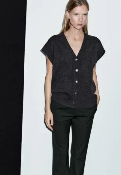 Massimo Dutti V-NECK WITH GOLDEN BUTTONS - Waistcoat - Mottled Light Grey 14 Massimo Dutti V-NECK WITH GOLDEN BUTTONS - Waistcoat - Mottled Light Grey -Massimo Dutti Shop 2ce25faa41d0404ab397d10709208056