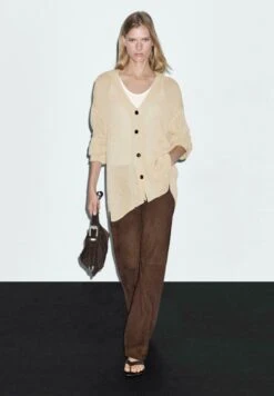 Massimo Dutti OVERSIZE FINE WITH BUTTONS - Cardigan - Yellow -Massimo Dutti Shop 2d10257b2d8942fb885ed19bc6d9f84b