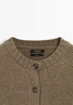 Massimo Dutti BUTTONED RAGLAN SLEEVE - Cardigan - Khaki 19 Massimo Dutti BUTTONED RAGLAN SLEEVE - Cardigan - Khaki -Massimo Dutti Shop 2d28627d2d8f4304ac223c990ee9bbc3