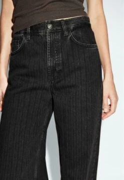 Massimo Dutti HIGH-RISE STRAIGHT - Relaxed Fit Jeans - Black Denim 15 Massimo Dutti HIGH-RISE STRAIGHT - Relaxed Fit Jeans - Black Denim -Massimo Dutti Shop 2e9fb145c3f740f0a93d6f16c9b75ae3