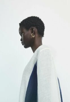 Massimo Dutti Contrast Waffle Blend - Blouse 14 Massimo Dutti Contrast Waffle Blend - Blouse -Massimo Dutti Shop 2f2770d550cc4dd096d5b069015921d1