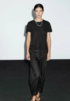 Massimo Dutti FLOWING SHORT SLEEVE WITH CREW NECK - Basic T-shirt - Black -Massimo Dutti Shop 2ff08324562f4f53bfdb50a303fabc81