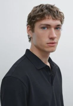 Massimo Dutti MICRO TEXTURED PIQUÉ POLO NECK - Polo Shirt - Dark Blue -Massimo Dutti Shop 3050a10245944efaa17f6c64379750ea