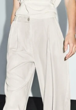 Massimo Dutti WIDE-LEG WITH DOUBLE DART - Trousers - White -Massimo Dutti Shop 32cb4dc5740440fa9b9f3e9162151cca
