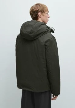 Massimo Dutti SHORT DOWN PUFFER WITH HOOD - Winter Jacket - Dark Green -Massimo Dutti Shop 32d045cf67554bb8b775ef6019d68e47