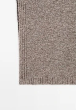 Massimo Dutti SLEEVELESS HIGH NECK SWEATER - Jumper - Beige 14 Massimo Dutti SLEEVELESS HIGH NECK SWEATER - Jumper - Beige -Massimo Dutti Shop 3324cb9bb58940db83b07eb20e98fc6f