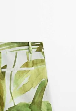 Massimo Dutti Palm Tree Print Darted Bermuda- Shorts - Green -Massimo Dutti Shop 3333b3b518044142ba320fada4057140