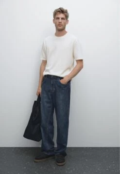 Massimo Dutti LIGHTWEIGHT CREW NECK WITH SHORT SLEEVE - Basic T-shirt - WHITE 16 Massimo Dutti LIGHTWEIGHT CREW NECK WITH SHORT SLEEVE - Basic T-shirt - WHITE -Massimo Dutti Shop 335e9dd9984f4b909c3da52053922cc7