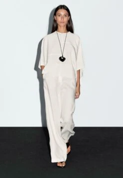 Massimo Dutti SHORT CAPE WITH SEAM DETAILS - Cape - White -Massimo Dutti Shop 3467697614ac4944a5769599cda5bc38