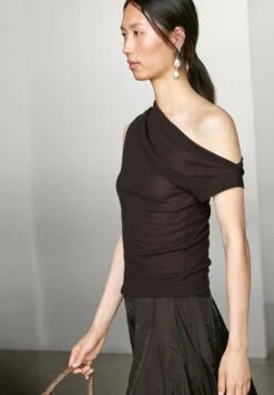 Massimo Dutti SLEEVELESS ASYMMETRIC CUT - Print T-shirt - Brown -Massimo Dutti Shop 348af6746bc24e39b9481cc5903745d9