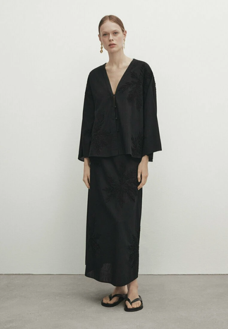 Massimo Dutti Midi With Embroidery - Maxi Skirt - Black 4 Massimo Dutti Midi With Embroidery - Maxi Skirt - Black - Image 2