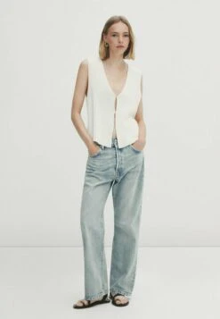 Massimo Dutti High Waist - Straight Leg Jeans 22 Massimo Dutti High Waist - Straight Leg Jeans -Massimo Dutti Shop 35a1263b6ec4490f84e7c9e966342ff1