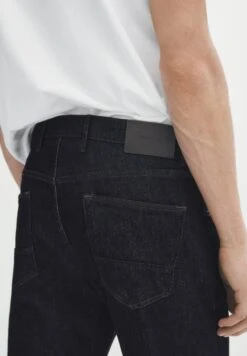 Massimo Dutti Regular Fit - Straight Leg Jeans - Dark Blue 17 Massimo Dutti Regular Fit - Straight Leg Jeans - Dark Blue -Massimo Dutti Shop 35be3f99943e4bf18c078a026c65f554