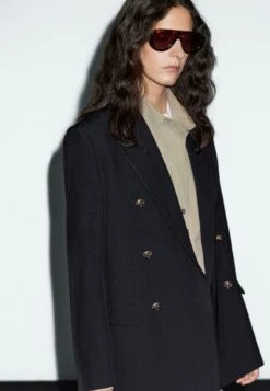 Massimo Dutti DOUBLE-BREASTED WITH GOLD RHINESTONE BUTTONS - Blazer - Dark Blue 14 Massimo Dutti DOUBLE-BREASTED WITH GOLD RHINESTONE BUTTONS - Blazer - Dark Blue -Massimo Dutti Shop 3685f266ca414da99d1caa019e89da00